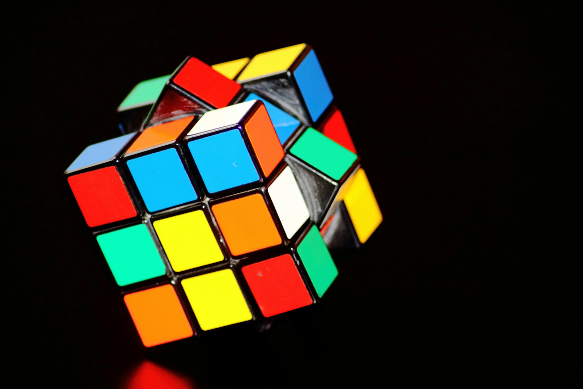 Neuroscientists and Psychologists Debate the Nature of AI Intelligence