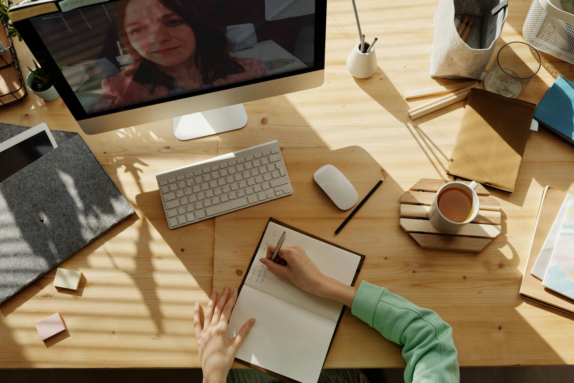 AI Notetakers Face Scrutiny for Disrupting Workplace Meetings