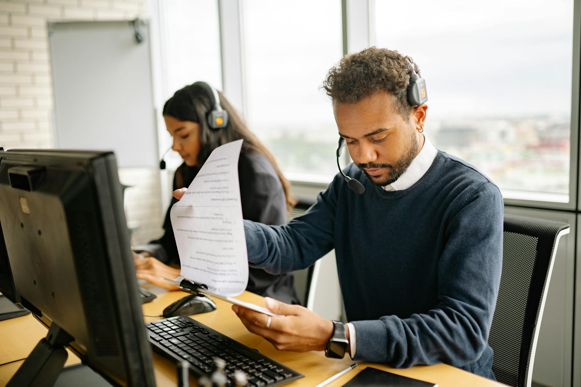 AI Conference Room Enables Collaborative Problem Solving Through Diverse Agents