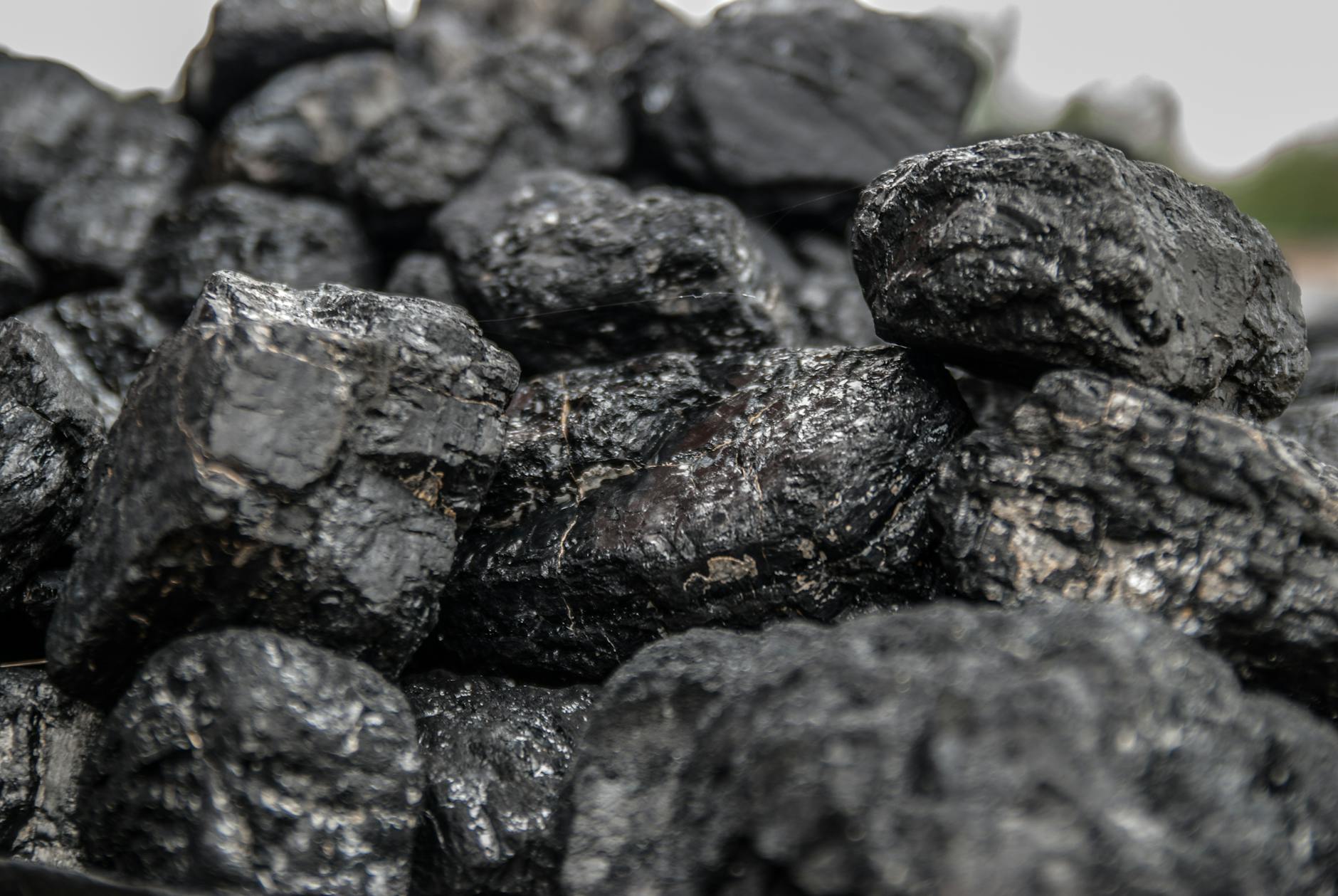 Fossil Fuels Poised to Power AI Boom: Trump Era Policies Resurface