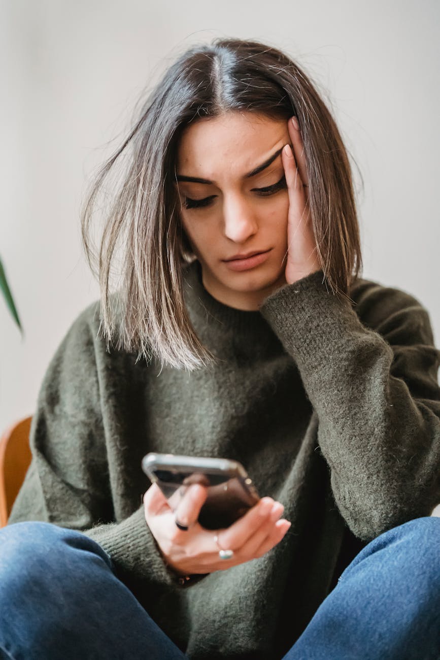 AI Emotional Support: Navigating the Ethical Tightrope Between Reflection and Guidance