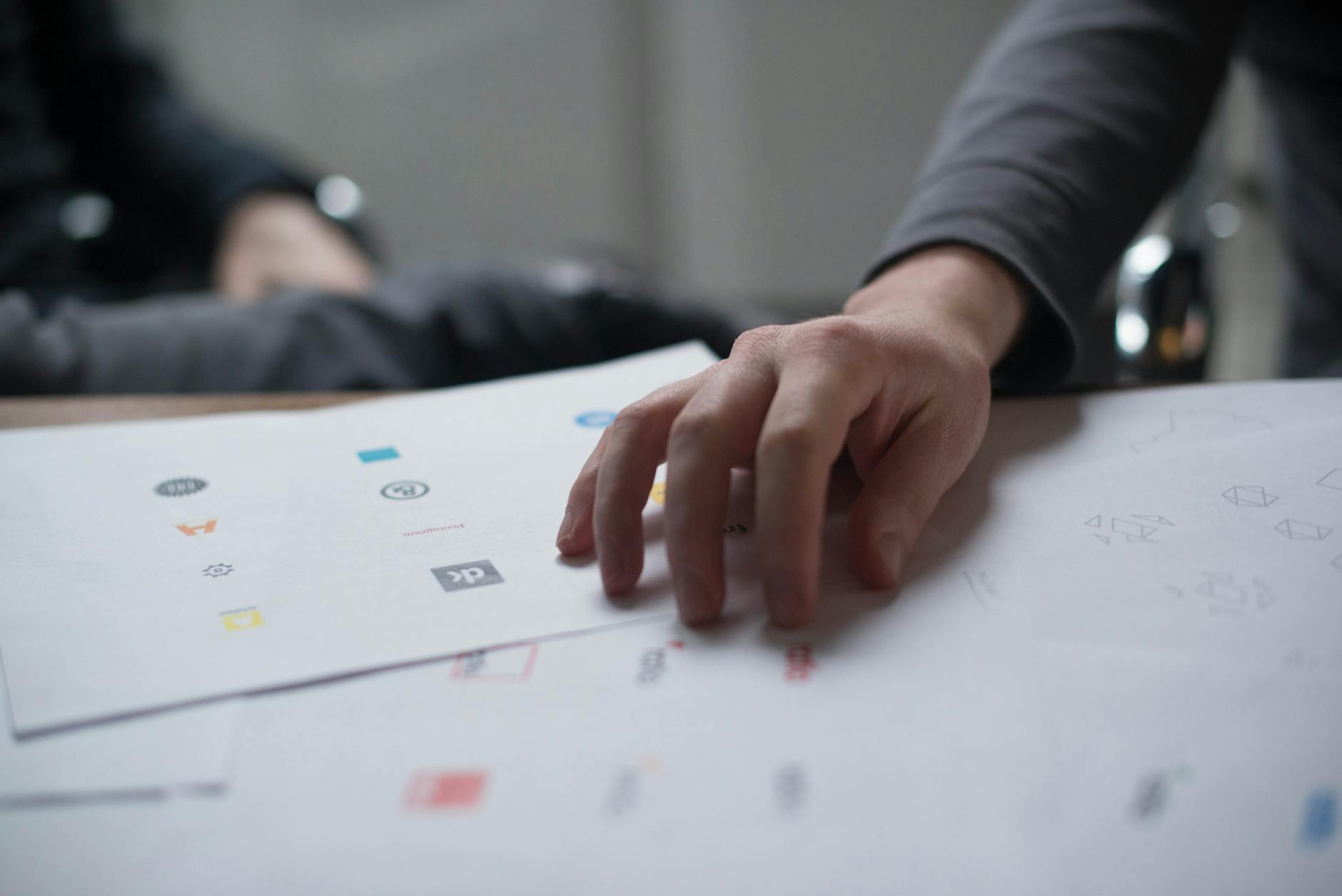 AI Powers Up Logo Creation: Simpler Designs, Faster Results