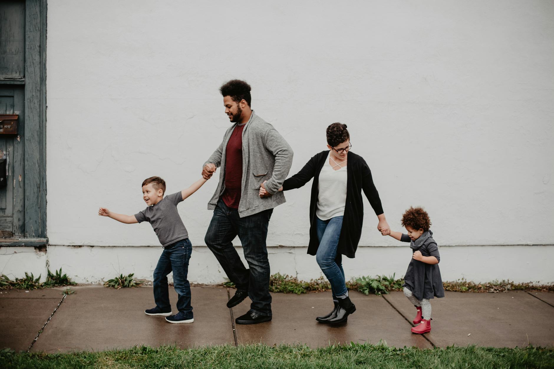 Reddit User Seeks Hallucination-Free LLM for Tech-Challenged Parents