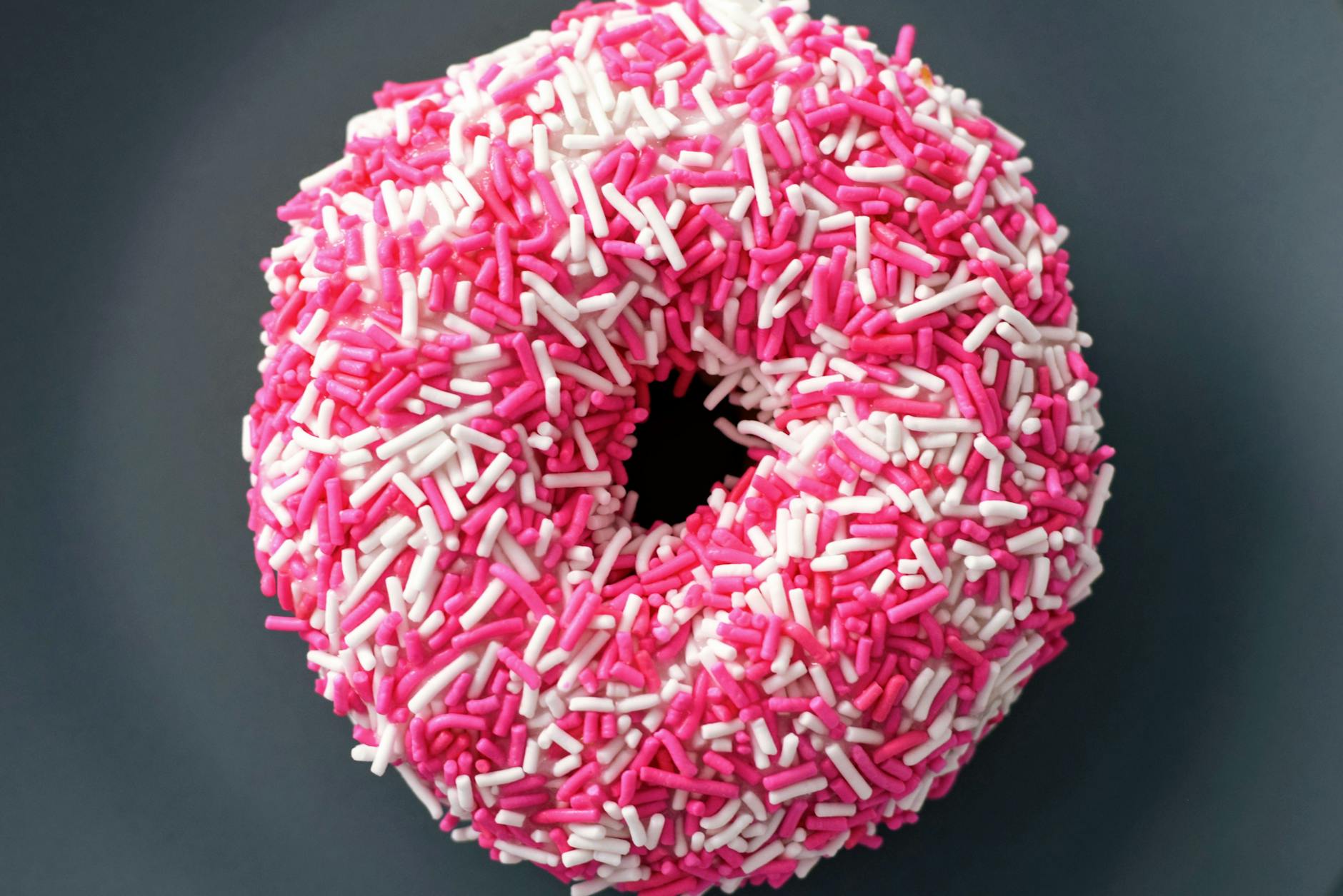 AI Dreams of Donuts: Viral Transition Captivates the Internet