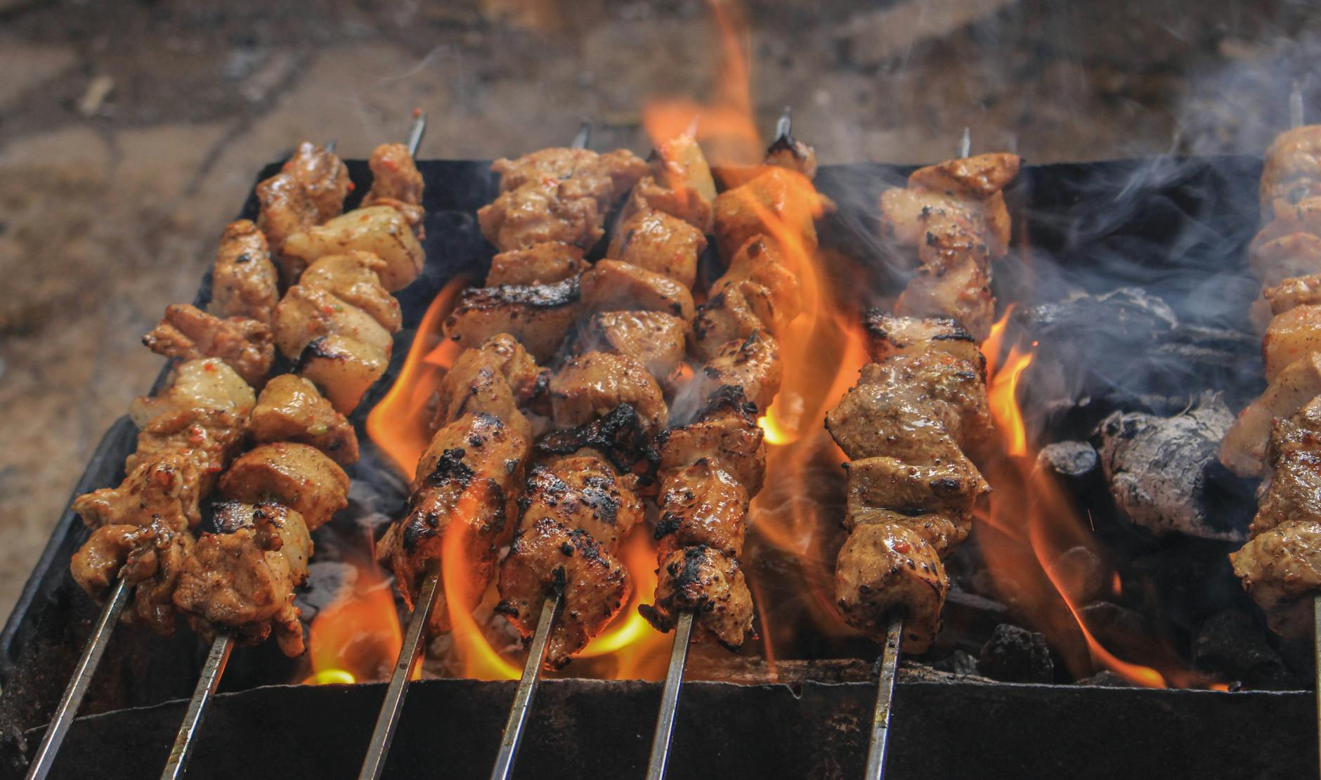 Reddit User Accuses Local Kebab Shop of Using AI-Generated Images in Marketing