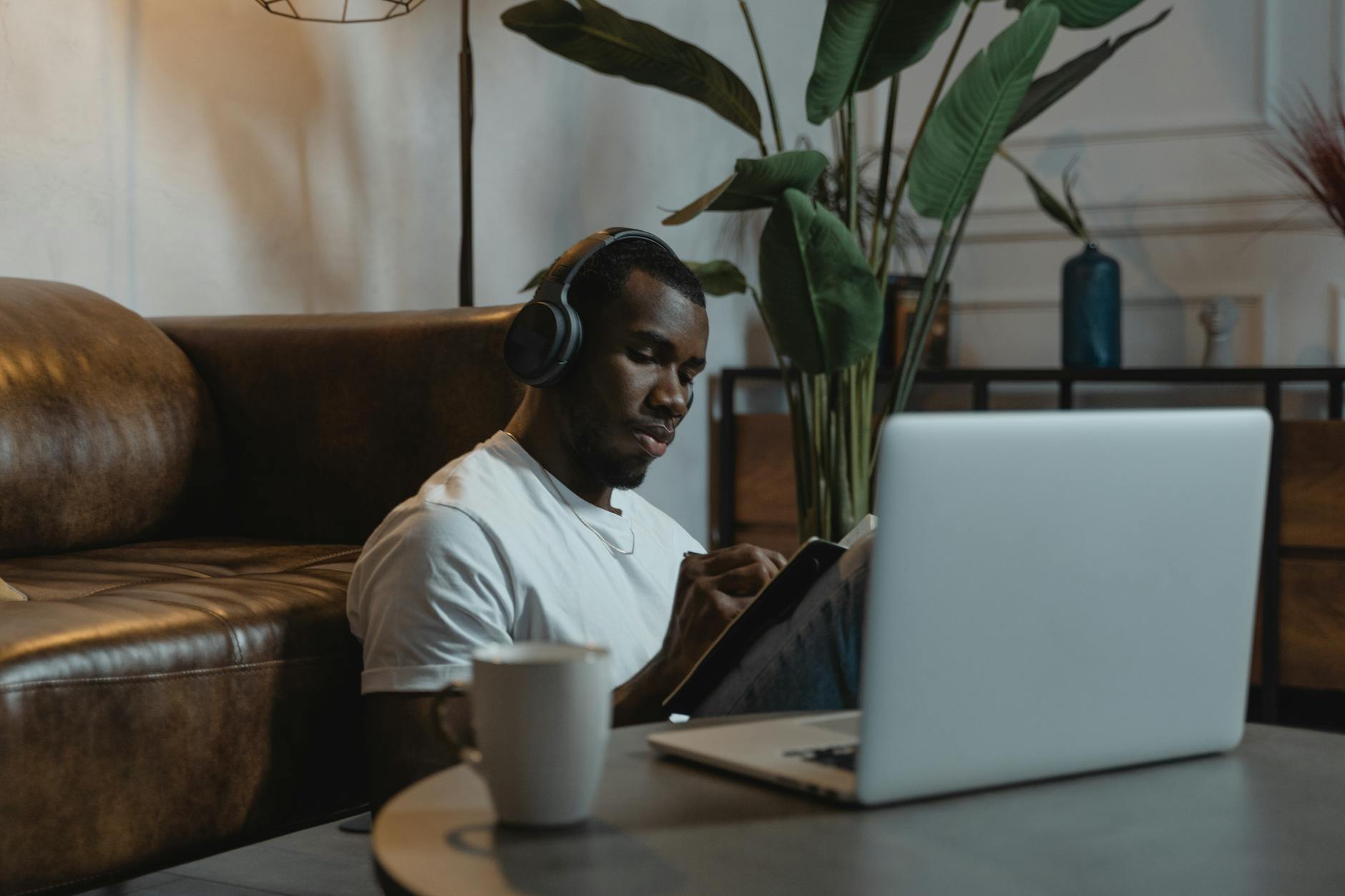 LLM Face-Off: Data Scientists Evaluate AI Chatbots for Hyperscaler Model Deployment Training