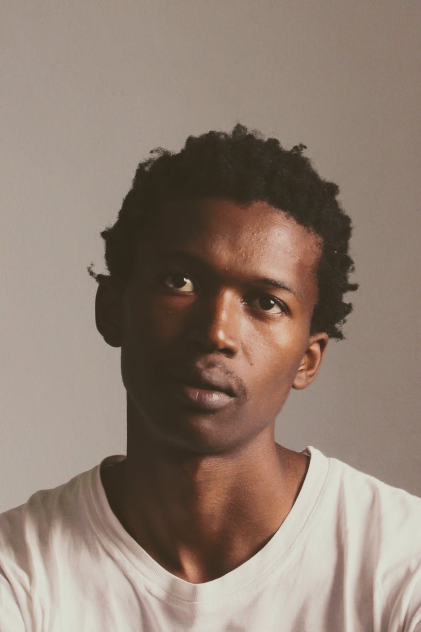 Reddit Users Debate the Truthfulness of AI Models