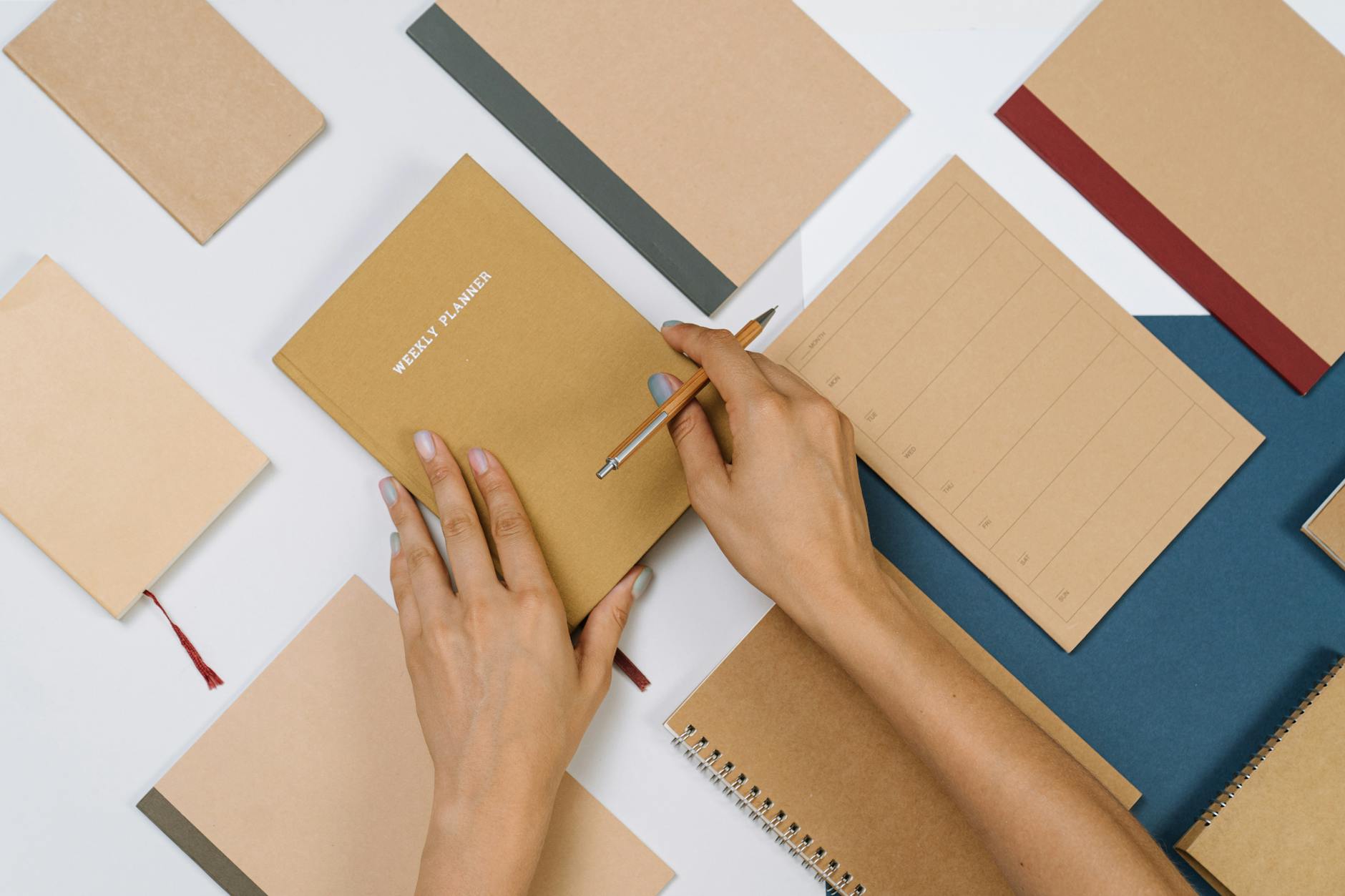 Schedules Made Easy: Gemini and ChatGPT Gain Time-Based Task Automation