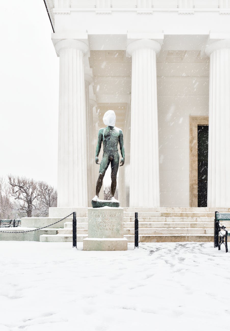 Ship of Theseus and the Soul of AI: Reddit Users Ponder the Dawn of True AGI