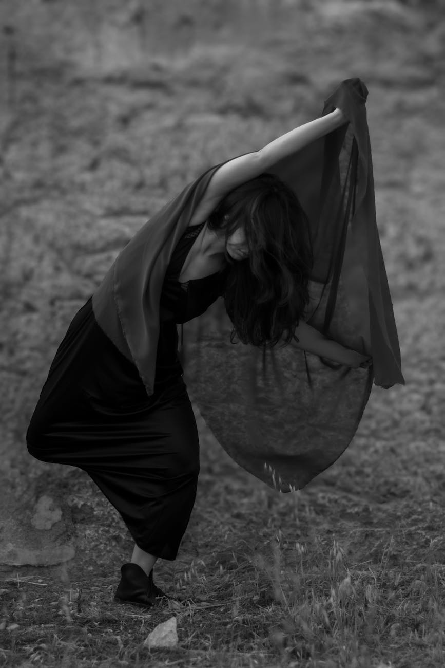 AI Shows Expertise in Focused Tasks, Yet Lacks Fluidity in Topic Shifts